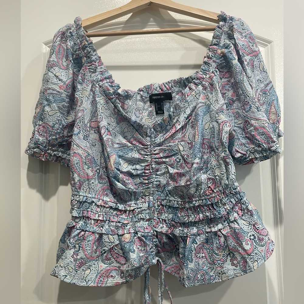 NWOT Forever 21 Plus Paisley Crop Top